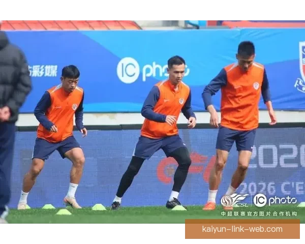 米兰球迷热情助阵 约4000人周六前往训练基地为球队加油